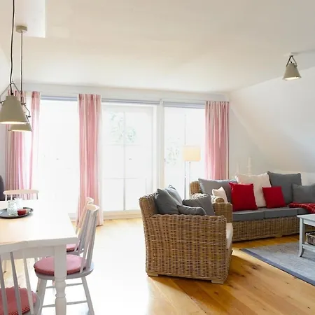 Haus Lachmoewe Waldstrasse